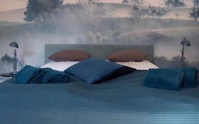 Blue Flat By Grazrentals Best Location & Free Parking